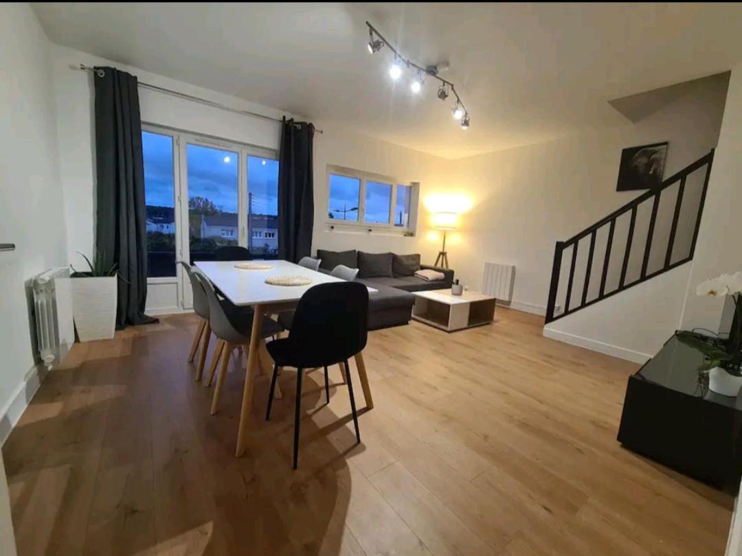 Duplex Familial Proche Gare Et Hyper Centre Ville Villepreux ภายนอก รูปภาพ